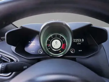 ASTON MARTIN Vantage Roadster Onyx Black   Obsidian Black