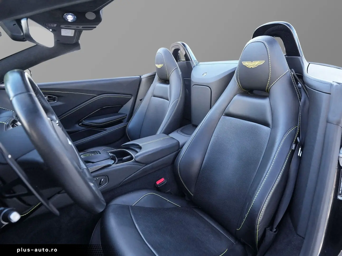 ASTON MARTIN Vantage Roadster Onyx Black   Obsidian Black