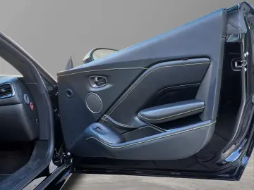 ASTON MARTIN Vantage Roadster Onyx Black   Obsidian Black