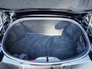 ASTON MARTIN Vantage Roadster Onyx Black   Obsidian Black