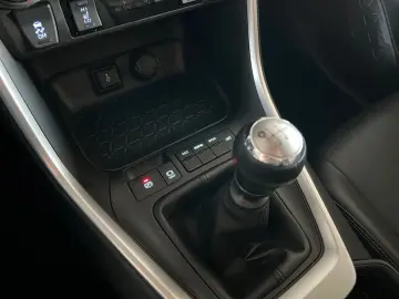 TOYOTA RAV 4 2.0 4x2 Team D  LED ACC CAM SHZ CarPlay PD