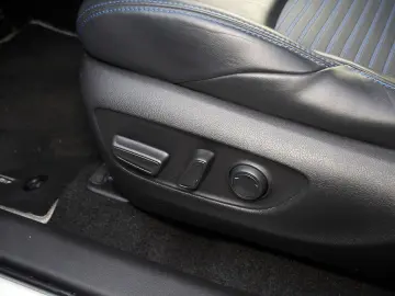 TOYOTA RAV 4 2.5 Hybrid Style Selection