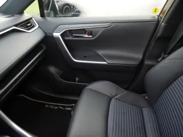 TOYOTA RAV 4 2.5 Hybrid Style Selection