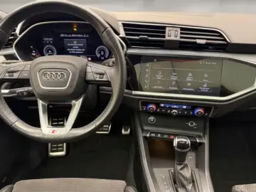 AUDI Q3 Sportback 45 TFSI e S-LINE ACC PANO RFK MATRI