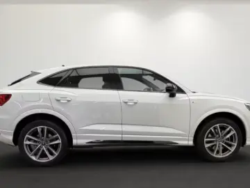AUDI Q3 Sportback 45 TFSI e S-LINE ACC PANO RFK MATRI
