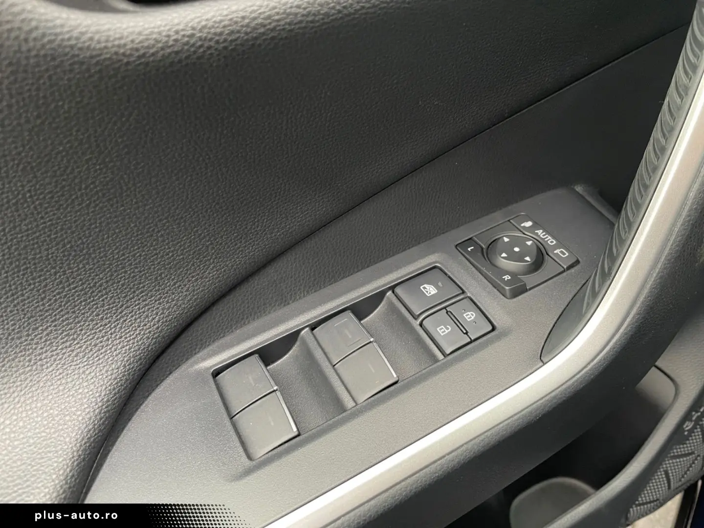 TOYOTA RAV 4 2.5 4x2 Hybrid Lounge  Leder 360  JBL 4xSH