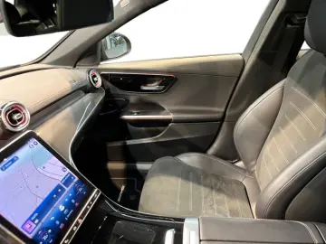 MERCEDES-BENZ C 300 4matic AMG AMG MBUX Night Pano