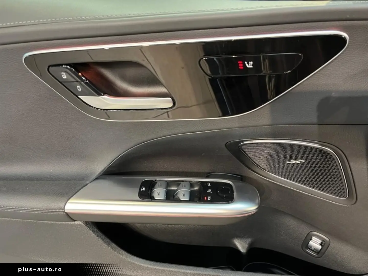 MERCEDES-BENZ C 300 4matic AMG AMG MBUX Night Pano