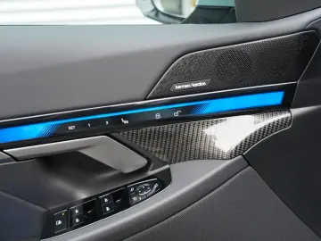 BMW 520d xDrive M Sport ICONIC 360 HUD MEMO H&K KEY