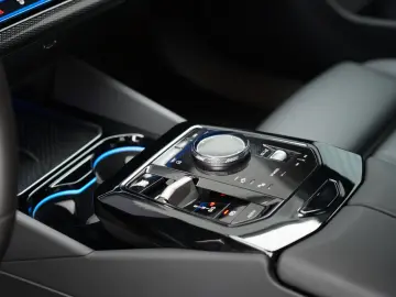 BMW 520d xDrive M Sport ICONIC 360 HUD MEMO H&K KEY