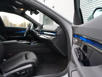 BMW 520d xDrive M Sport ICONIC 360 HUD MEMO H&K KEY