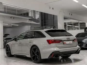 AUDI RS 6 Avant TFSI quattro HUD Pano Keramik 305km h