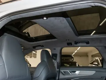 AUDI RS 6 Avant TFSI quattro HUD Pano Keramik 305km h