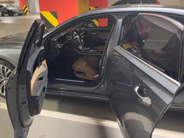 AUDI A8 L 60 TFSI e quattro tiptronic -