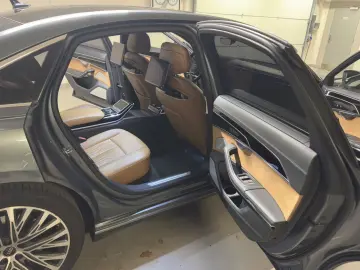 AUDI A8 L 60 TFSI e quattro tiptronic -