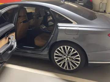 AUDI A8 L 60 TFSI e quattro tiptronic -