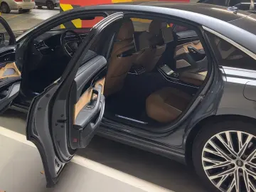 AUDI A8 L 60 TFSI e quattro tiptronic -