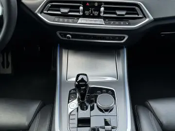 BMW X5 xDrive45e M-Sport NAV LASER AHK PANO HUD 21ZO