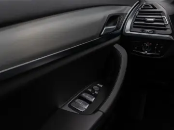 BMW X3 xD20i Kamera DAB HiFi AHK Leder Sport 21Zoll