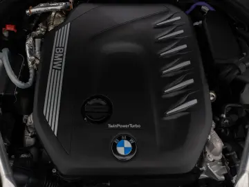 BMW 530d xD M Sport DAB Kamera HUD Laser 4 Klima 19