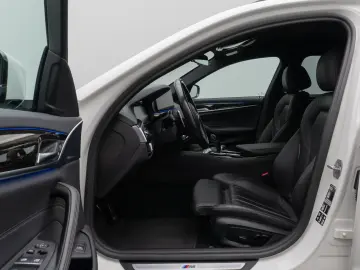 BMW 530d xD M Sport DAB Kamera HUD Laser 4 Klima 19