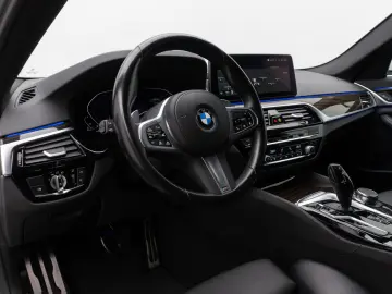 BMW 530d xD M Sport DAB Kamera HUD Laser 4 Klima 19