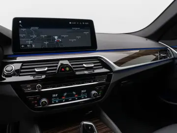 BMW 530d xD M Sport DAB Kamera HUD Laser 4 Klima 19