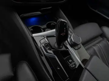 BMW 530d xD M Sport DAB Kamera HUD Laser 4 Klima 19