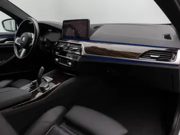 BMW 530d xD M Sport DAB Kamera HUD Laser 4 Klima 19