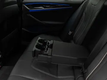 BMW 530d xD M Sport DAB Kamera HUD Laser 4 Klima 19