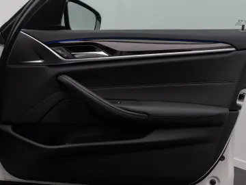 BMW 530d xD M Sport DAB Kamera HUD Laser 4 Klima 19