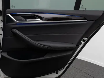 BMW 530d xD M Sport DAB Kamera HUD Laser 4 Klima 19