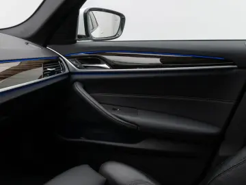 BMW 530d xD M Sport DAB Kamera HUD Laser 4 Klima 19