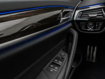 BMW 530d xD M Sport DAB Kamera HUD Laser 4 Klima 19