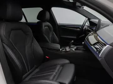 BMW 530d xD M Sport DAB Kamera HUD Laser 4 Klima 19