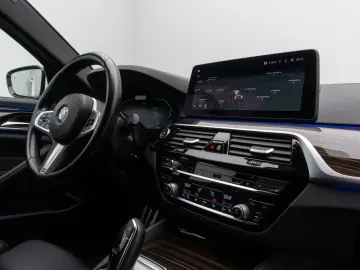 BMW 530d xD M Sport DAB Kamera HUD Laser 4 Klima 19