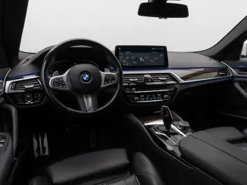 BMW 530d xD M Sport DAB Kamera HUD Laser 4 Klima 19