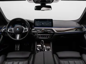 BMW 530d xD M Sport DAB Kamera HUD Laser 4 Klima 19