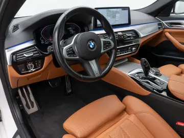 BMW 530d xD M Sport Panorama Kamera Laser HUD HiFi