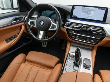 BMW 530d xD M Sport Panorama Kamera Laser HUD HiFi