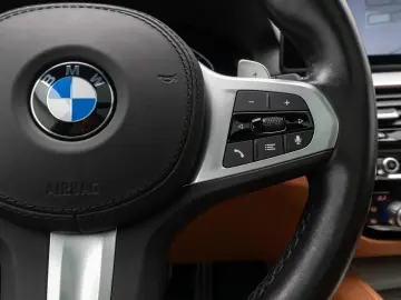 BMW 530d xD M Sport Panorama Kamera Laser HUD HiFi