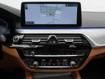 BMW 530d xD M Sport Panorama Kamera Laser HUD HiFi