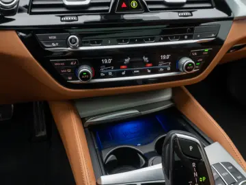 BMW 530d xD M Sport Panorama Kamera Laser HUD HiFi