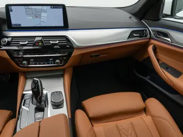 BMW 530d xD M Sport Panorama Kamera Laser HUD HiFi