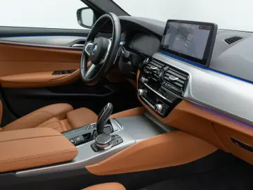 BMW 530d xD M Sport Panorama Kamera Laser HUD HiFi