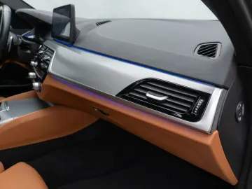 BMW 530d xD M Sport Panorama Kamera Laser HUD HiFi