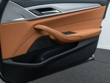 BMW 530d xD M Sport Panorama Kamera Laser HUD HiFi