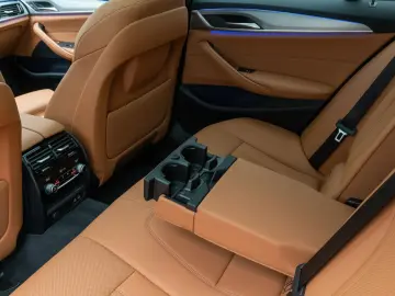 BMW 530d xD M Sport Panorama Kamera Laser HUD HiFi