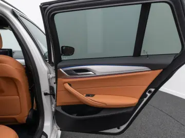 BMW 530d xD M Sport Panorama Kamera Laser HUD HiFi