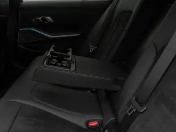 BMW 330e M Sport HUD H K DAB Kamera Alarm AHK 19Zoll